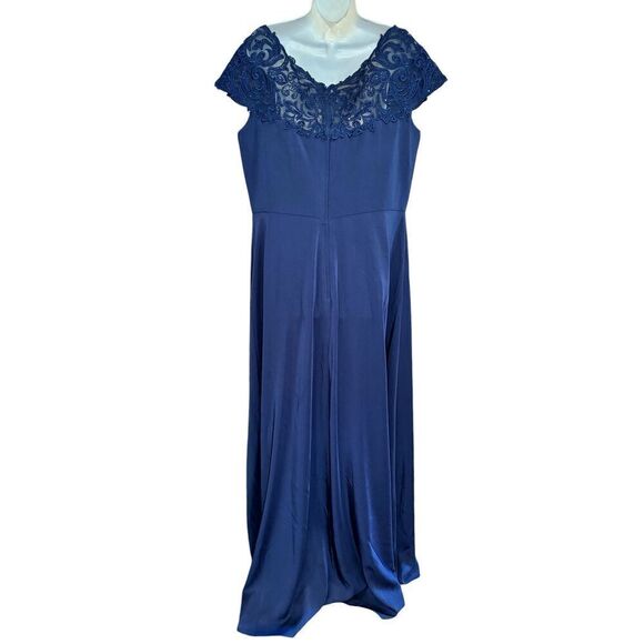 La Femme 25399 Sheath Gown with Rhinestone Embellished Neckline in Navy NWOT Siz - Picture 6 of 7